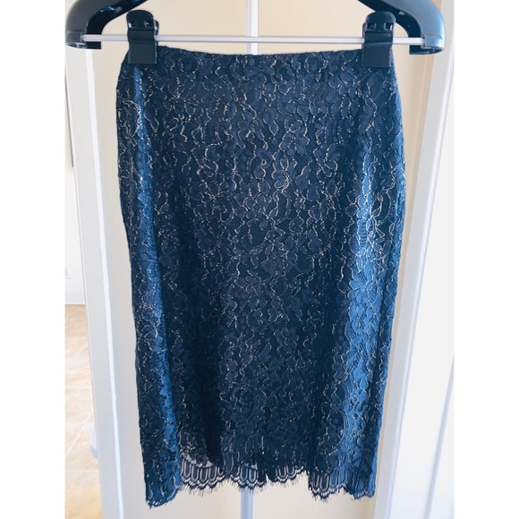 Banana Republic Straight lace skirt - Picture 4 of 7